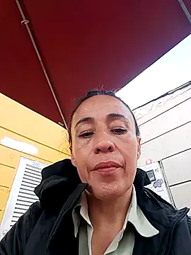 Snapshot of Coeur_de_luxure chatting on April 2026 01:15:01 PM Coeur de luxure online show from April 2026 01:15:01 PM