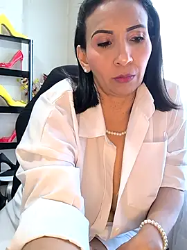 Snapshot of Mrsvictoriaaa chatting on April 2026 08:11:01 PM Mrsvictoriaaa online show from April 2026 08:11:01 PM