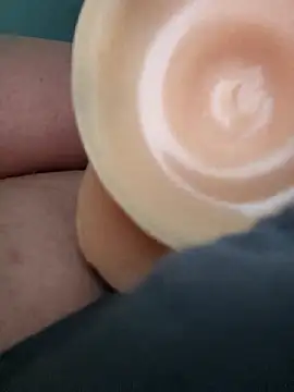 Snapshot of Tom23062 chatting on November 2025 10:10:02 AM Tom23062 online show from November 2025 10:10:02 AM