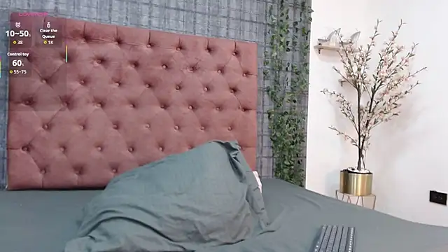 Snapshot of Mia__coluccy chatting on September 2025 03:28:01 AM Mia coluccy online show from September 2025 03:28:01 AM