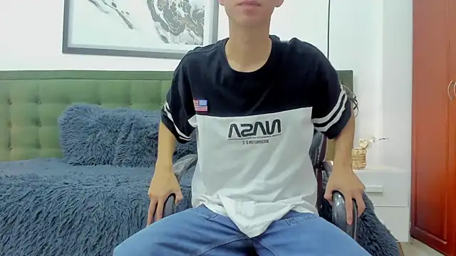 Johann sex online show from November 2025 05:38:01 PM