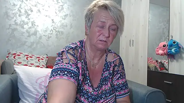 RosesandLillies online show from November 2025 05:26:01 PM