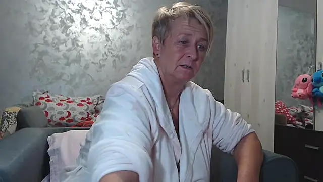 RosesandLillies online show from November 2025 05:25:01 PM