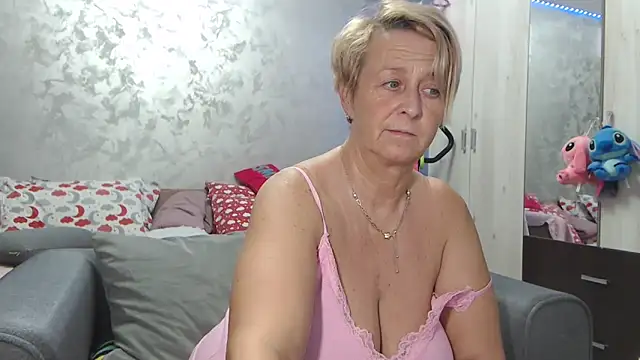 Snapshot of RosesandLillies chatting on May 2026 02:23:02 PM RosesandLillies online show from May 2026 02:23:02 PM
