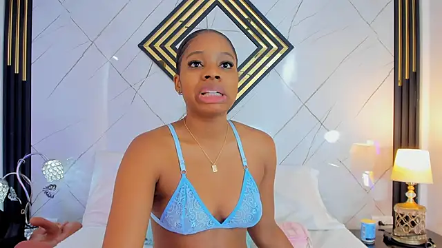 Snapshot of EmilyDiaaz chatting on September 2025 12:18:01 PM EmilyDiaaz online show from September 2025 12:18:01 PM