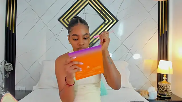 Snapshot of EmilyDiaaz chatting on October 2025 12:14:01 PM EmilyDiaaz online show from October 2025 12:14:01 PM