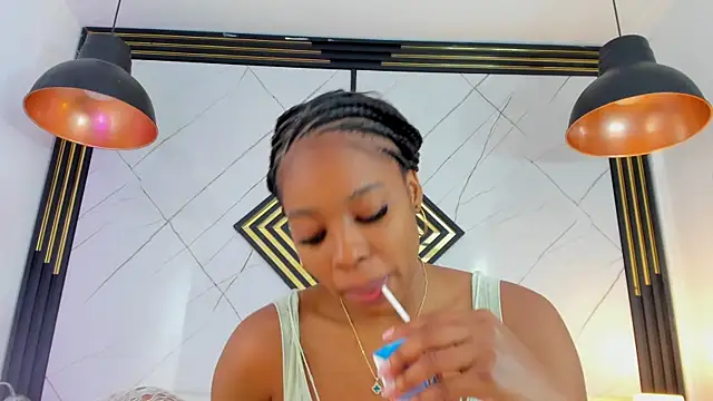 Snapshot of EmilyDiaaz chatting on October 2025 12:19:01 PM EmilyDiaaz online show from October 2025 12:19:01 PM