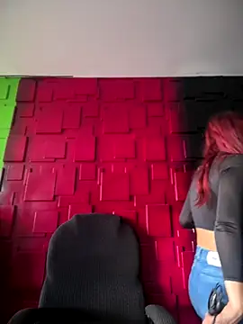 Emily-teen online show from October 2025 01:30:01 PM