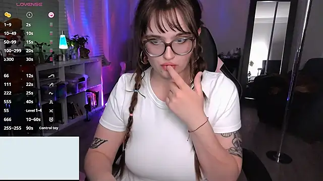 Snapshot of Snickerdoodles69 chatting on March 2025 03:48:01 AM Snickerdoodles69 online show from March 2025 03:48:01 AM