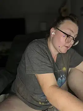 HTXBELLE online show from April 2026 11:24:01 PM