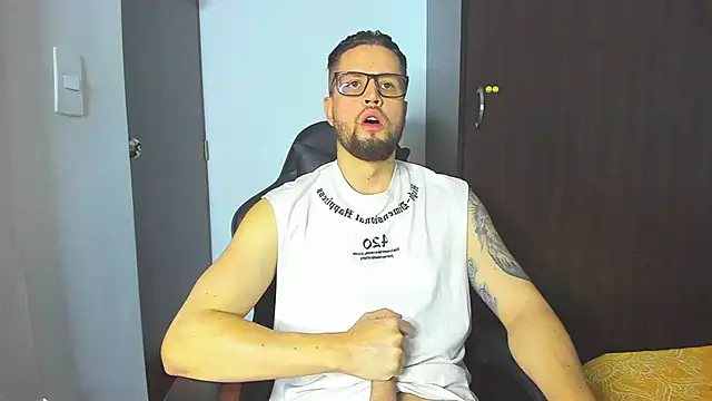 bastianwatson10 online show from November 2025 04:19:01 PM