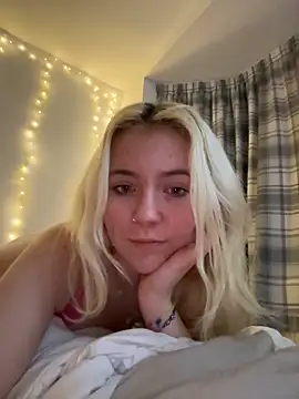 Snapshot of Blondie_Sofia_Essexbabe chatting on March 2025 01:04:02 AM Blondie Sofia Essexbabe online show from March 2025 01:04:02 AM