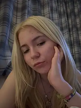 Snapshot of Blondie_Sofia_Essexbabe chatting on March 2025 03:06:01 AM Blondie Sofia Essexbabe online show from March 2025 03:06:01 AM