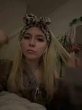 Snapshot of Blondie_Sofia_Essexbabe chatting on March 2025 10:52:02 PM Blondie Sofia Essexbabe online show from March 2025 10:52:02 PM