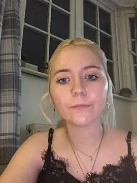 Snapshot of Blondie_Sofia_Essexbabe chatting on March 2025 12:48:02 AM Blondie Sofia Essexbabe online show from March 2025 12:48:02 AM