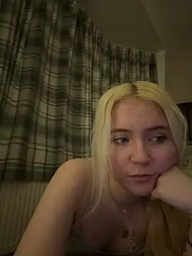 Snapshot of Blondie_Sofia_Essexbabe chatting on March 2025 11:47:01 PM Blondie Sofia Essexbabe online show from March 2025 11:47:01 PM