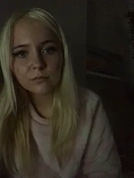 Snapshot of Blondie_Sofia_Essexbabe chatting on October 2025 11:33:01 PM Blondie Sofia Essexbabe online show from October 2025 11:33:01 PM