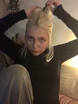 Snapshot of Blondie_Sofia_Essexbabe chatting on October 2025 10:31:01 PM Blondie Sofia Essexbabe online show from October 2025 10:31:01 PM