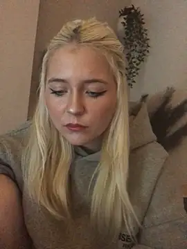 Snapshot of Blondie_Sofia_Essexbabe chatting on October 2025 09:48:02 PM Blondie Sofia Essexbabe online show from October 2025 09:48:02 PM