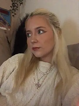 Snapshot of Blondie_Sofia_Essexbabe chatting on October 2025 11:12:02 PM Blondie Sofia Essexbabe online show from October 2025 11:12:02 PM