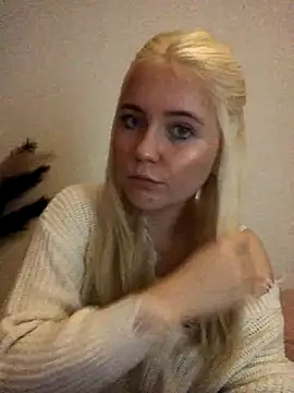 Snapshot of Blondie_Sofia_Essexbabe chatting on November 2025 08:31:01 PM Blondie Sofia Essexbabe online show from November 2025 08:31:01 PM