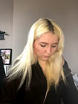 Snapshot of Blondie_Sofia_Essexbabe chatting on December 2025 01:49:01 PM Blondie Sofia Essexbabe online show from December 2025 01:49:01 PM