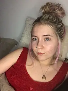 Snapshot of Blondie_Sofia_Essexbabe chatting on February 2026 11:33:01 PM Blondie Sofia Essexbabe online show from February 2026 11:33:01 PM