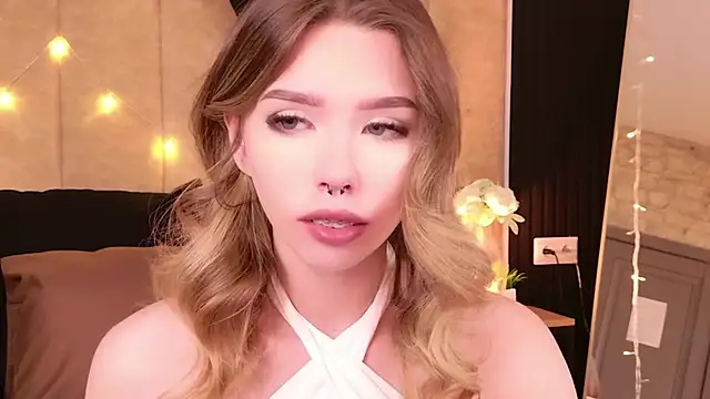 Sierra Fane online show from December 2025 10:35:01 AM