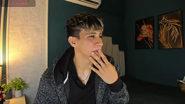 Allex Cano online show from March 2025 03:28:02 AM