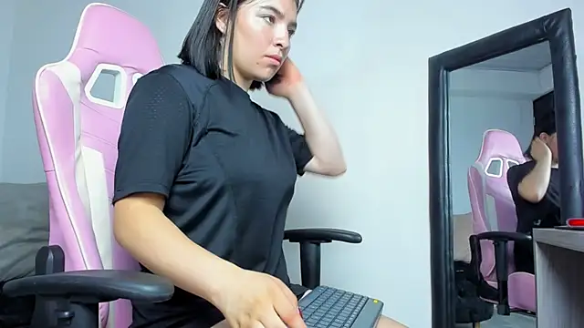 Snapshot of Zamira_Taylor chatting on March 2025 12:06:02 AM Zamira Taylor online show from March 2025 12:06:02 AM