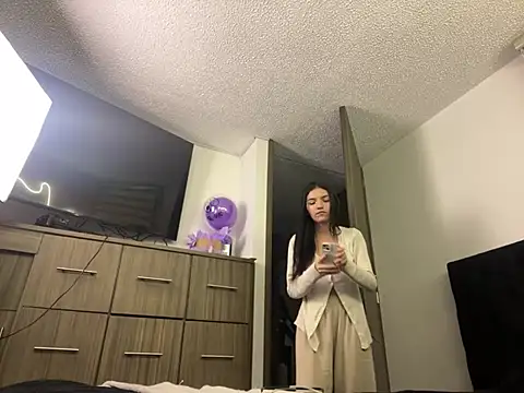 Snapshot of DesireLuxe chatting on March 2025 04:49:01 AM DesireLuxe online show from March 2025 04:49:01 AM