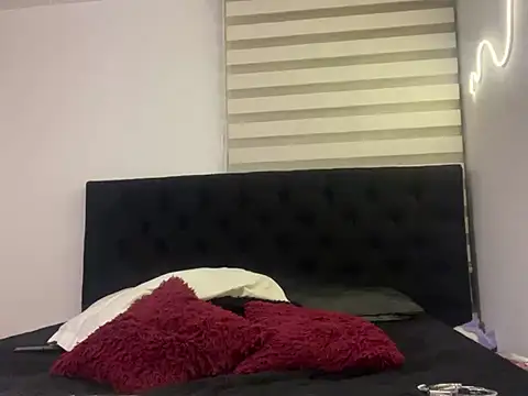 Snapshot of DesireLuxe chatting on March 2025 05:36:01 AM DesireLuxe online show from March 2025 05:36:01 AM