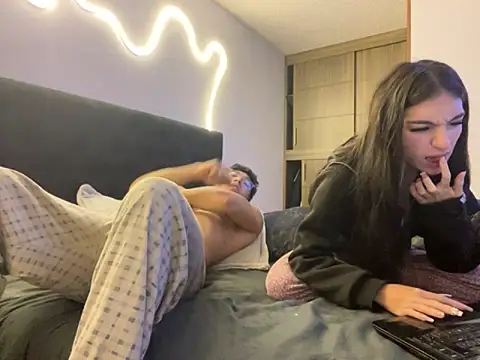 Snapshot of DesireLuxe chatting on October 2025 07:42:02 AM DesireLuxe online show from October 2025 07:42:02 AM