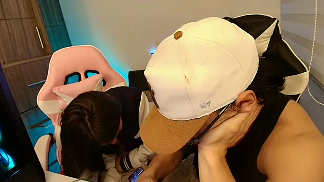 Snapshot of DesireLuxe chatting on October 2025 06:10:01 AM DesireLuxe online show from October 2025 06:10:01 AM