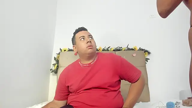 Snapshot of MICHAEL_AND_SHARON chatting on February 2025 05:45:02 AM MICHAEL AND SHARON online show from February 2025 05:45:02 AM