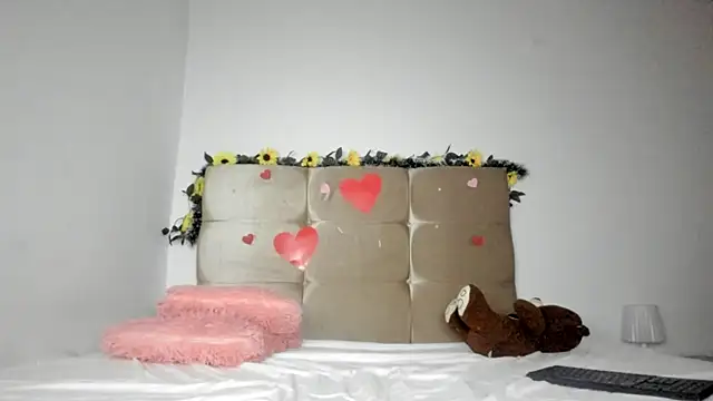 Snapshot of MICHAEL_AND_SHARON chatting on March 2025 02:27:01 AM MICHAEL AND SHARON online show from March 2025 02:27:01 AM