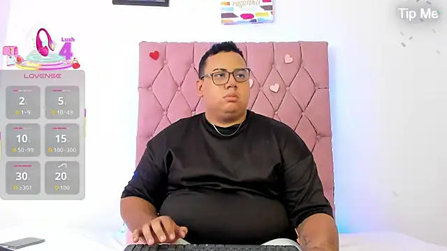 Snapshot of MICHAEL_AND_SHARON chatting on September 2025 10:46:02 PM MICHAEL AND SHARON online show from September 2025 10:46:02 PM