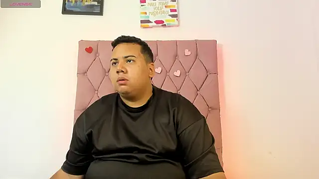 Snapshot of MICHAEL_AND_SHARON chatting on October 2025 04:33:01 AM MICHAEL AND SHARON online show from October 2025 04:33:01 AM