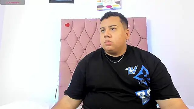 Snapshot of MICHAEL_AND_SHARON chatting on November 2025 04:12:02 AM MICHAEL AND SHARON online show from November 2025 04:12:02 AM