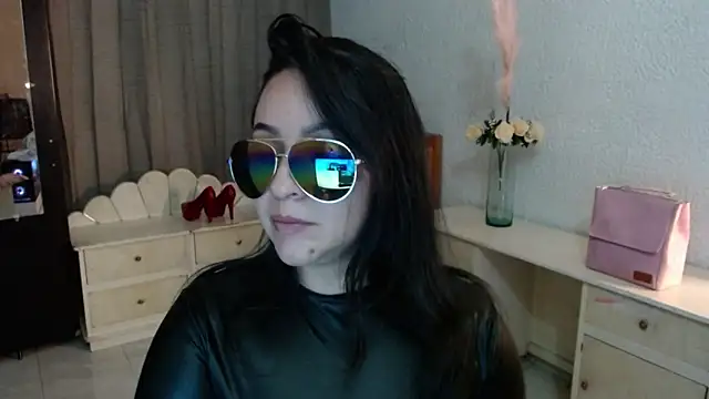 Snapshot of EngelCristaly chatting on February 2026 08:02:01 AM EngelCristaly online show from February 2026 08:02:01 AM