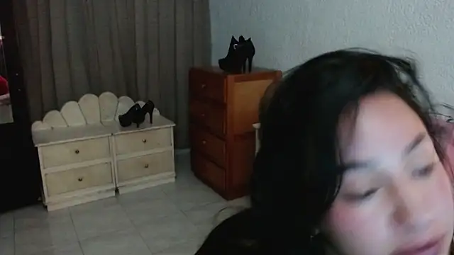 Snapshot of EngelCristaly chatting on February 2026 07:23:01 AM EngelCristaly online show from February 2026 07:23:01 AM