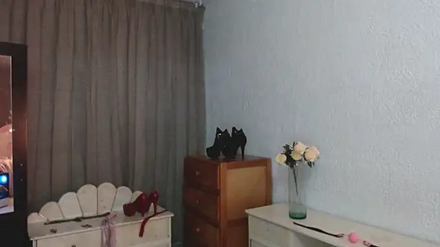 Snapshot of EngelCristaly chatting on February 2026 05:47:01 AM EngelCristaly online show from February 2026 05:47:01 AM