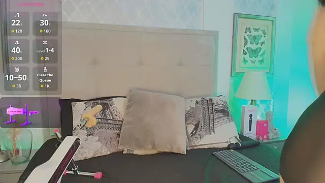 Carlaguzman  online show from November 2025 01:44:02 PM