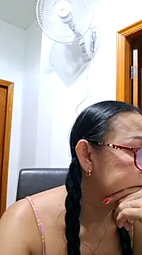 Snapshot of asiancouple13 chatting on February 2025 03:49:02 PM asiancouple13 online show from February 2025 03:49:02 PM