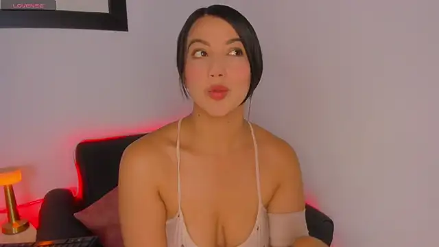 Snapshot of MIaloveone_ chatting on May 2026 02:28:01 AM MIaloveone online show from May 2026 02:28:01 AM