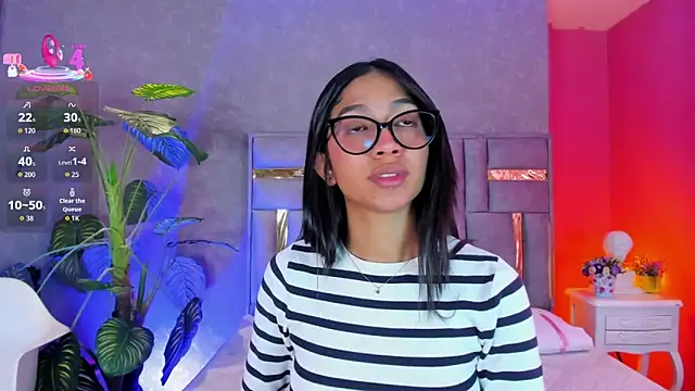 Tyla Ks online show from April 2026 07:04:01 PM