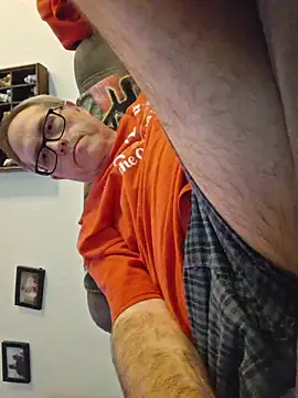 Snapshot of Smallone327 chatting on November 2025 05:17:01 AM Smallone327 online show from November 2025 05:17:01 AM