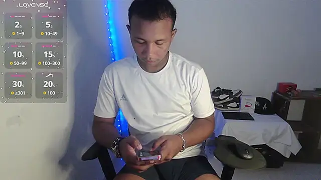 Snapshot of Gooss_cum chatting on October 2025 03:23:02 PM Gooss cum online show from October 2025 03:23:02 PM