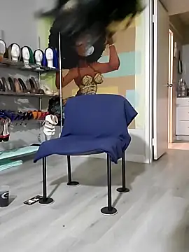 Queenanitadix online show from November 2025 08:57:01 PM