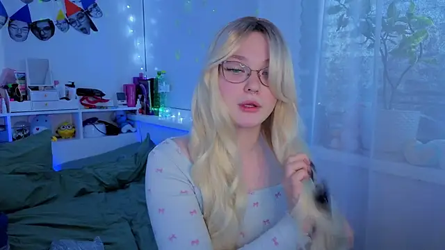 Snapshot of milliedoll chatting on October 2025 09:42:02 AM milliedoll online show from October 2025 09:42:02 AM